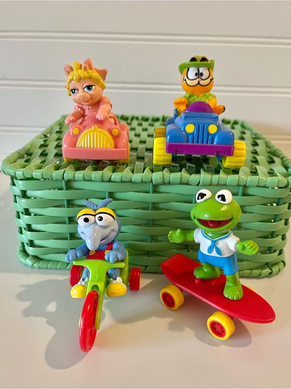 1986 Muppet Babies Garfield Kermit Miss Piggy Gonzo McD's Happy Meal Toys (4)